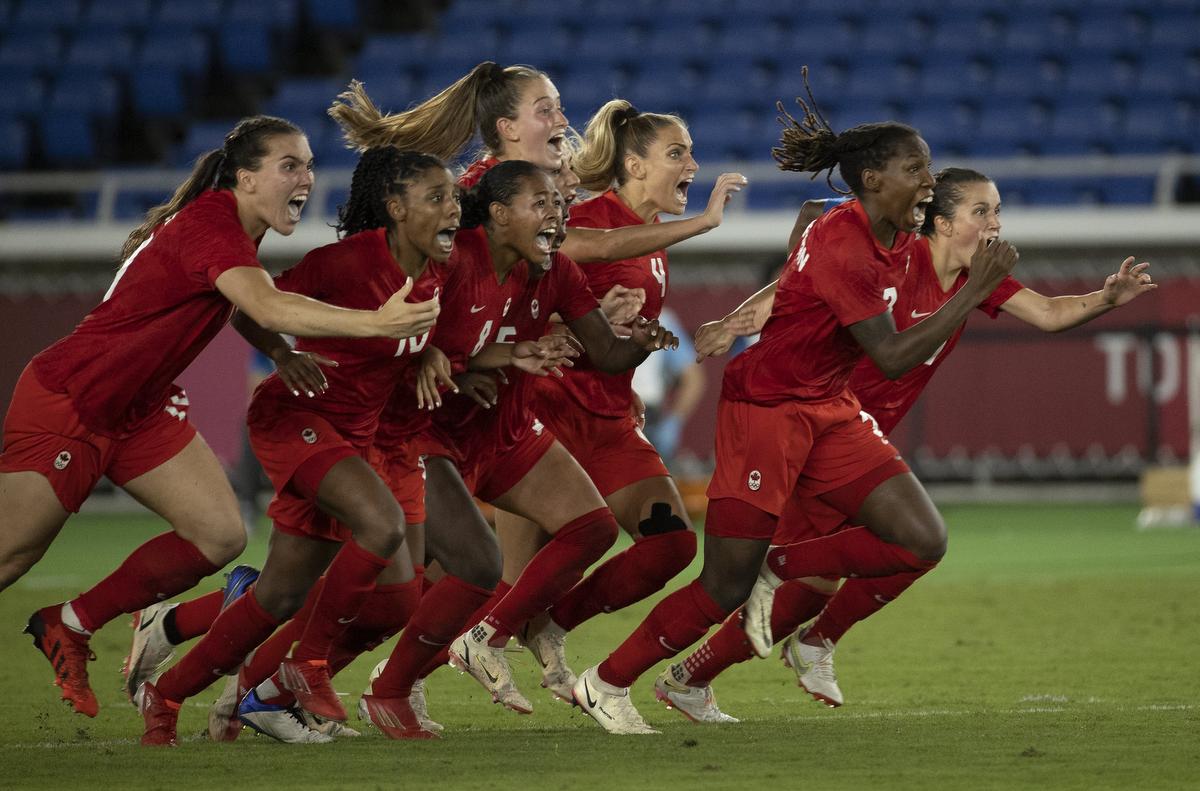 CANWNT-player-celebration